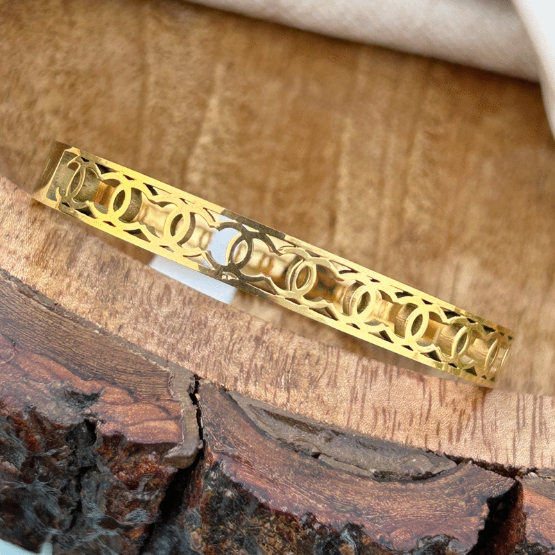 Chic Cut-Out Patterned Gold Bangle
