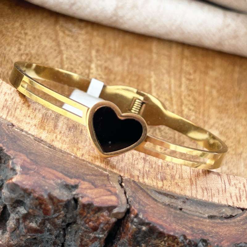 Black Heart Charm Gold Bracelet
