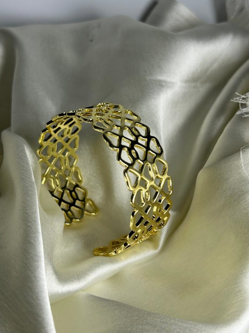 Heartlines Cuff