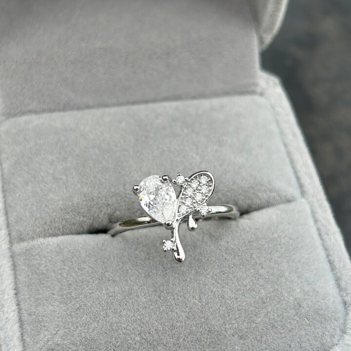 Dewdrop Duo Heart Ring