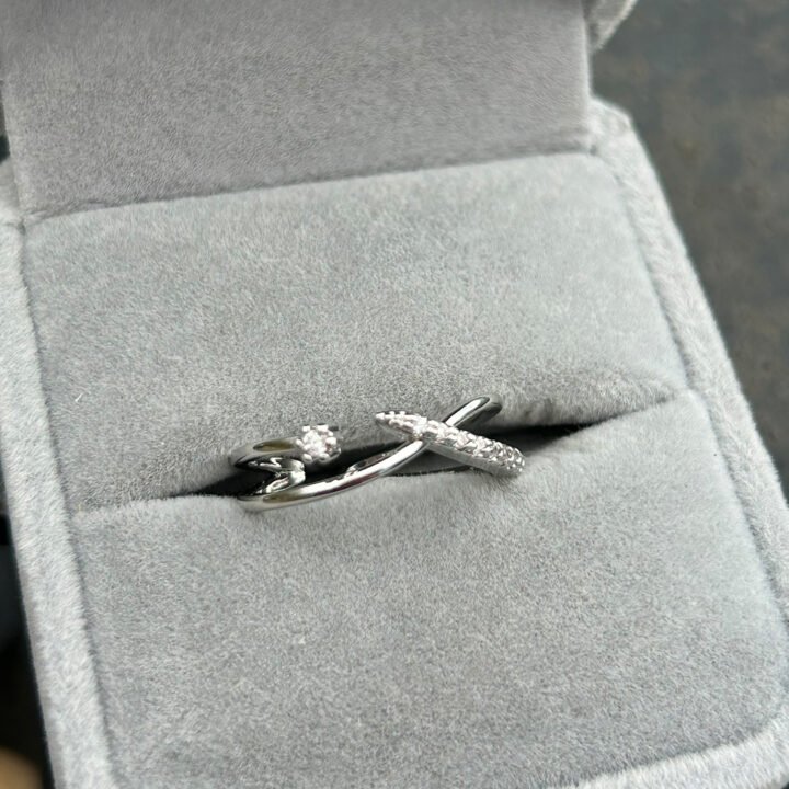 CrossCurve Elegance Ring
