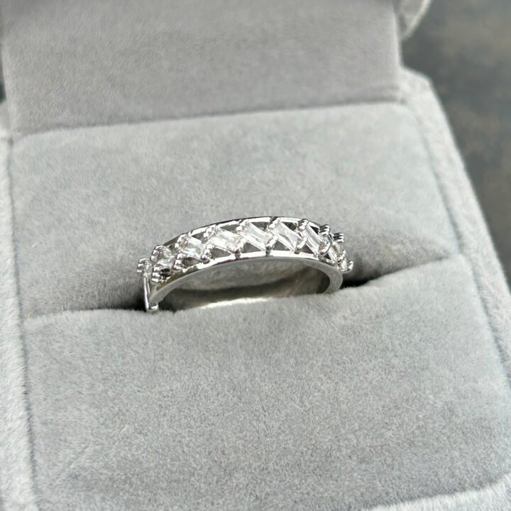 Criss-Cut Gleam Band
