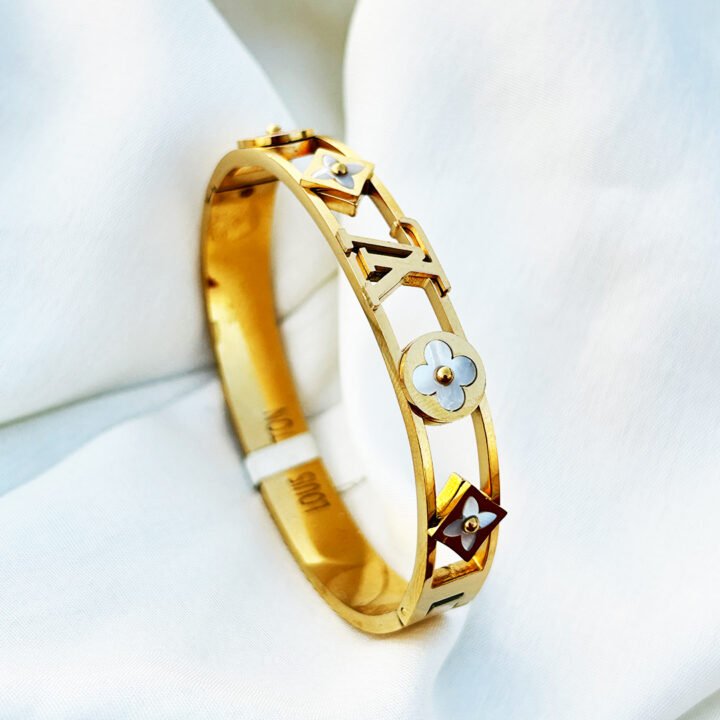 Luxe Emblem Charm Bangle