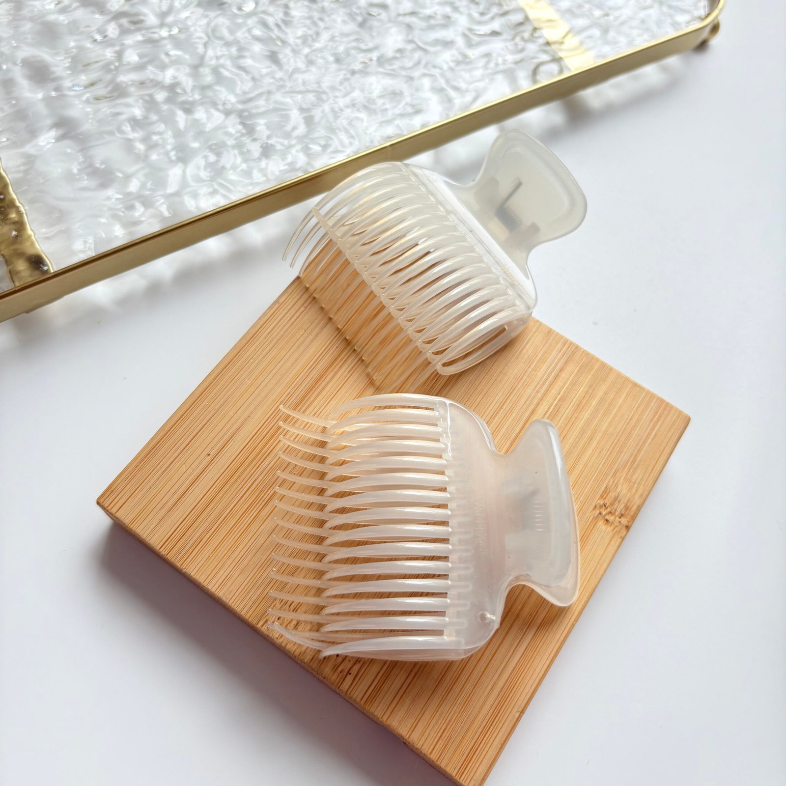 GlossGrip Wide Comb Claw 1