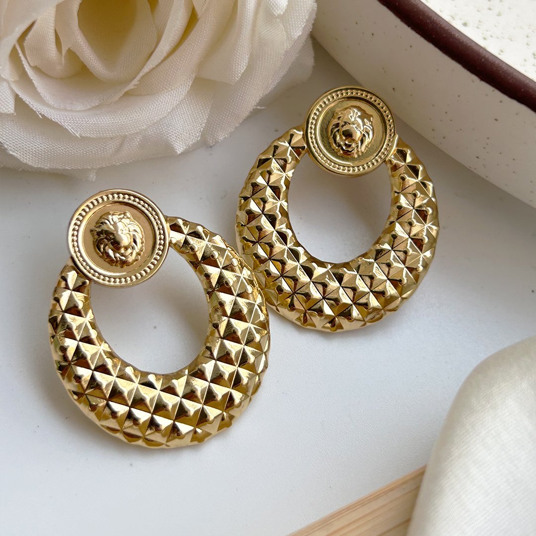Lion Emblem Earrings1