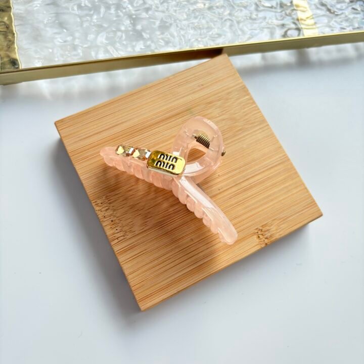 Blush Luxe Clutcher