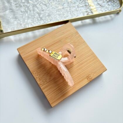 Blush Luxe Clutcher