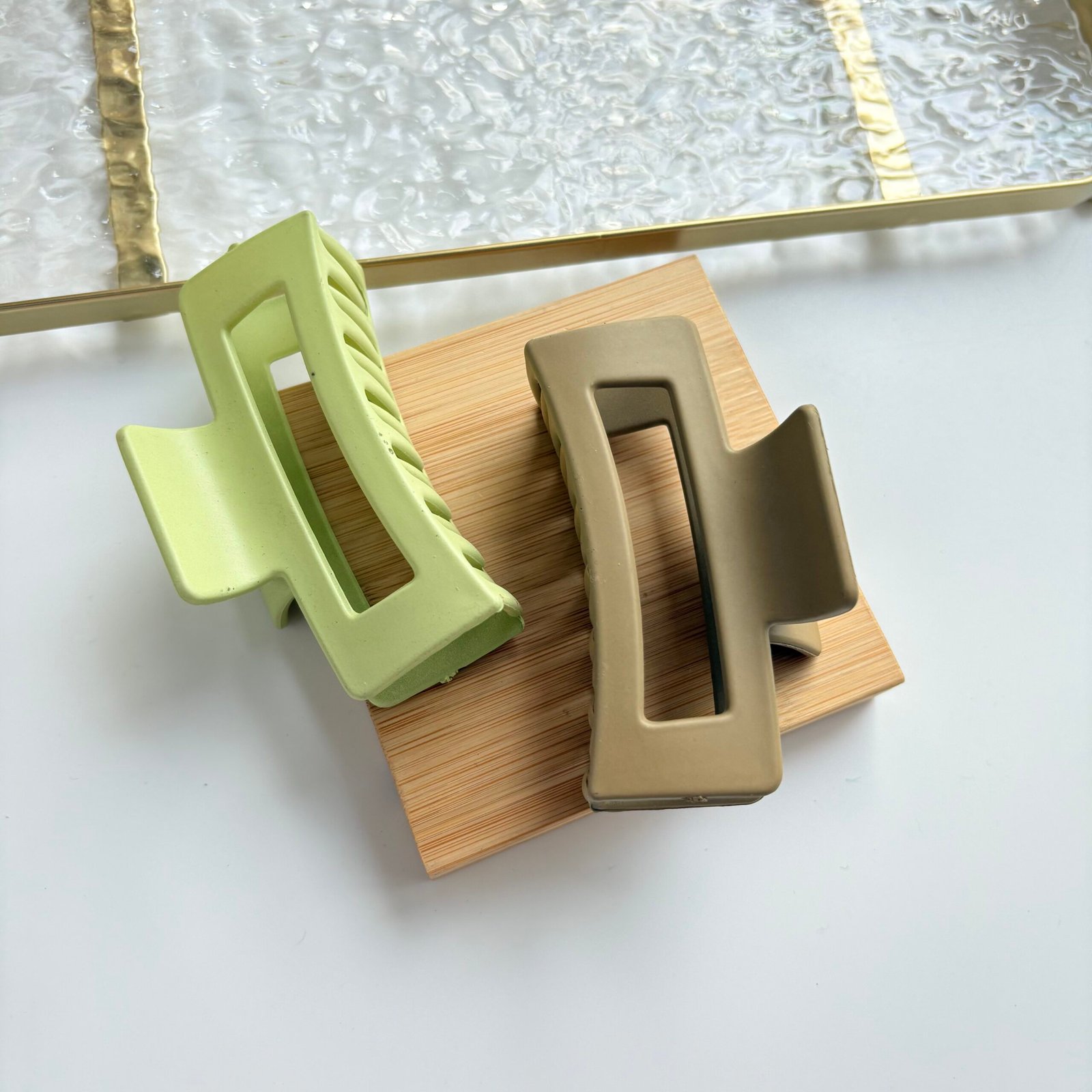 Matcha Matte Grip Claw Clutcher