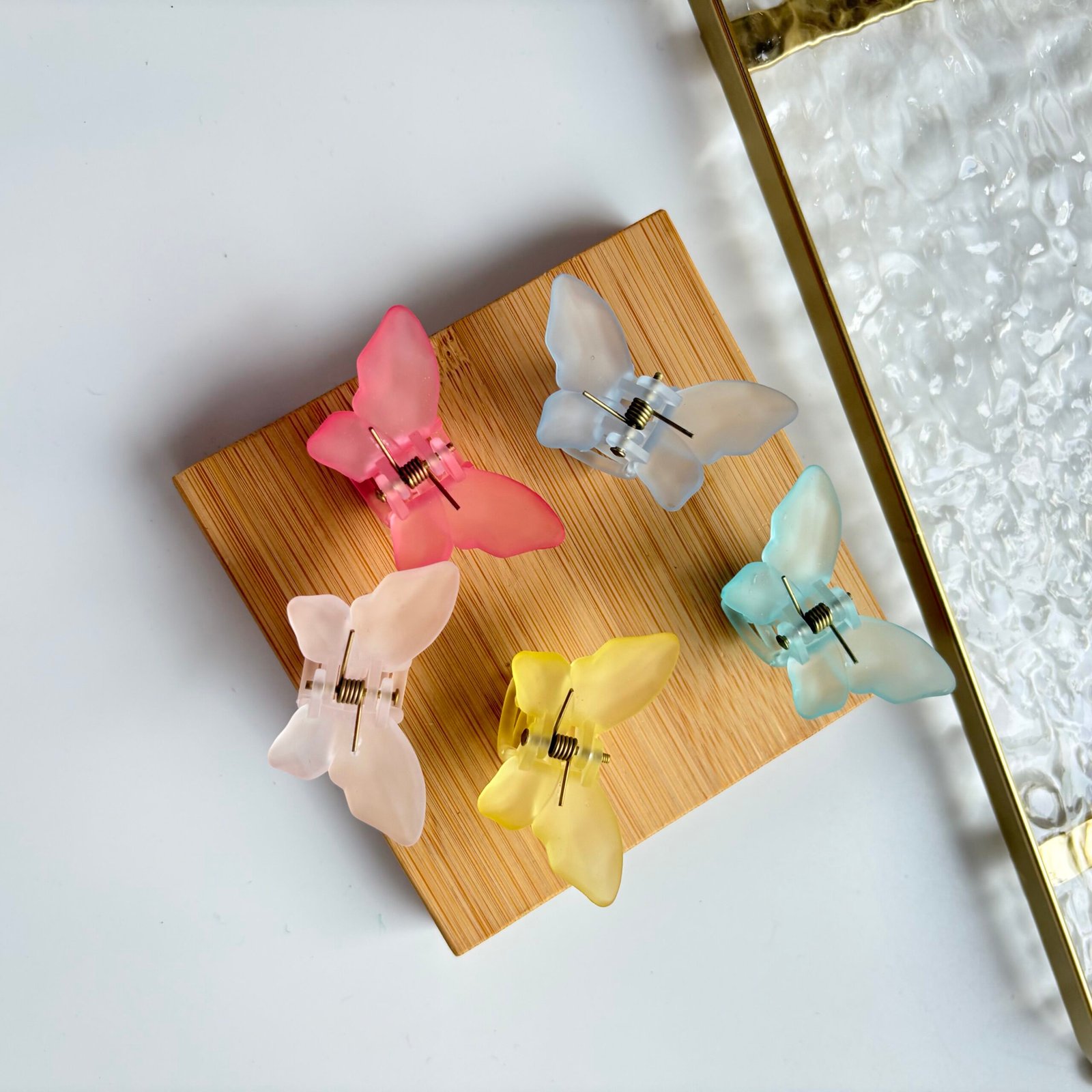 Frosted Flutter Clips