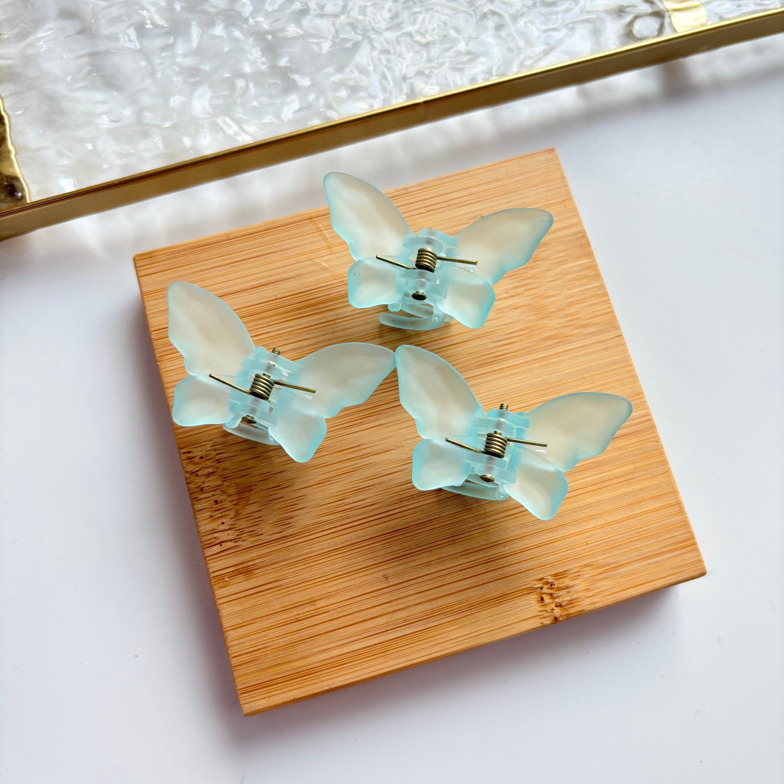 Frosted Flutter Clips