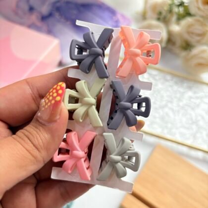 Mini Bow Clutcher