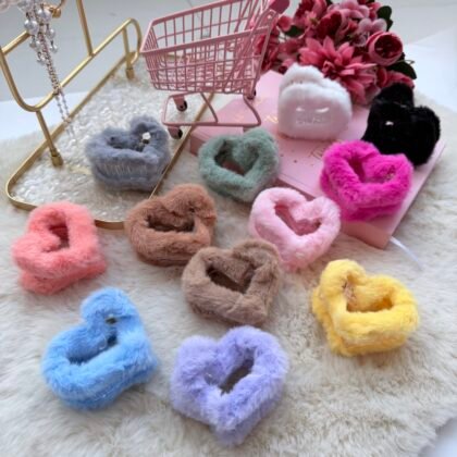 Fluffy Heart Claw Clutcher