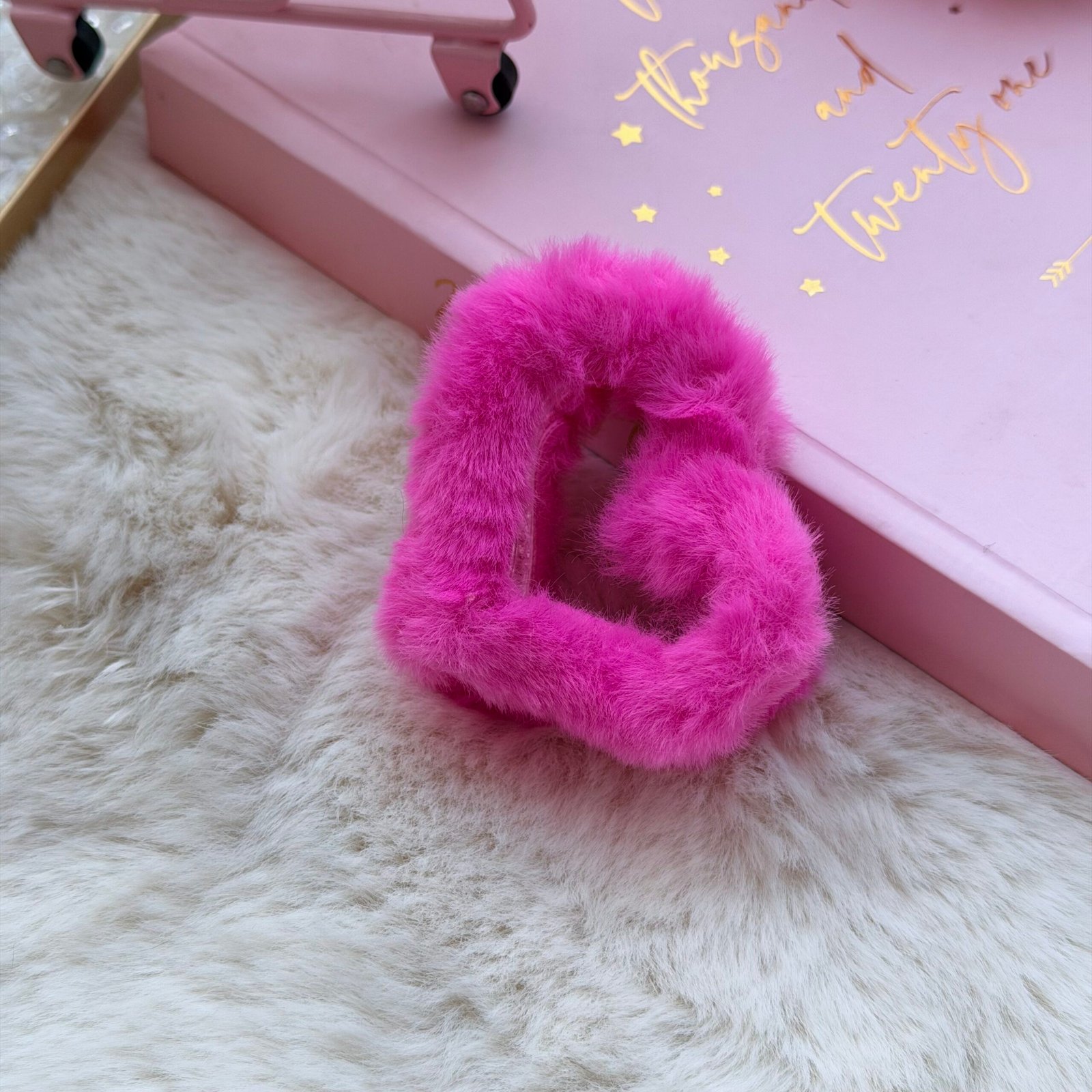 Fluffy Heart Claw Clutcher Fluffy Heart Claw Clutcher