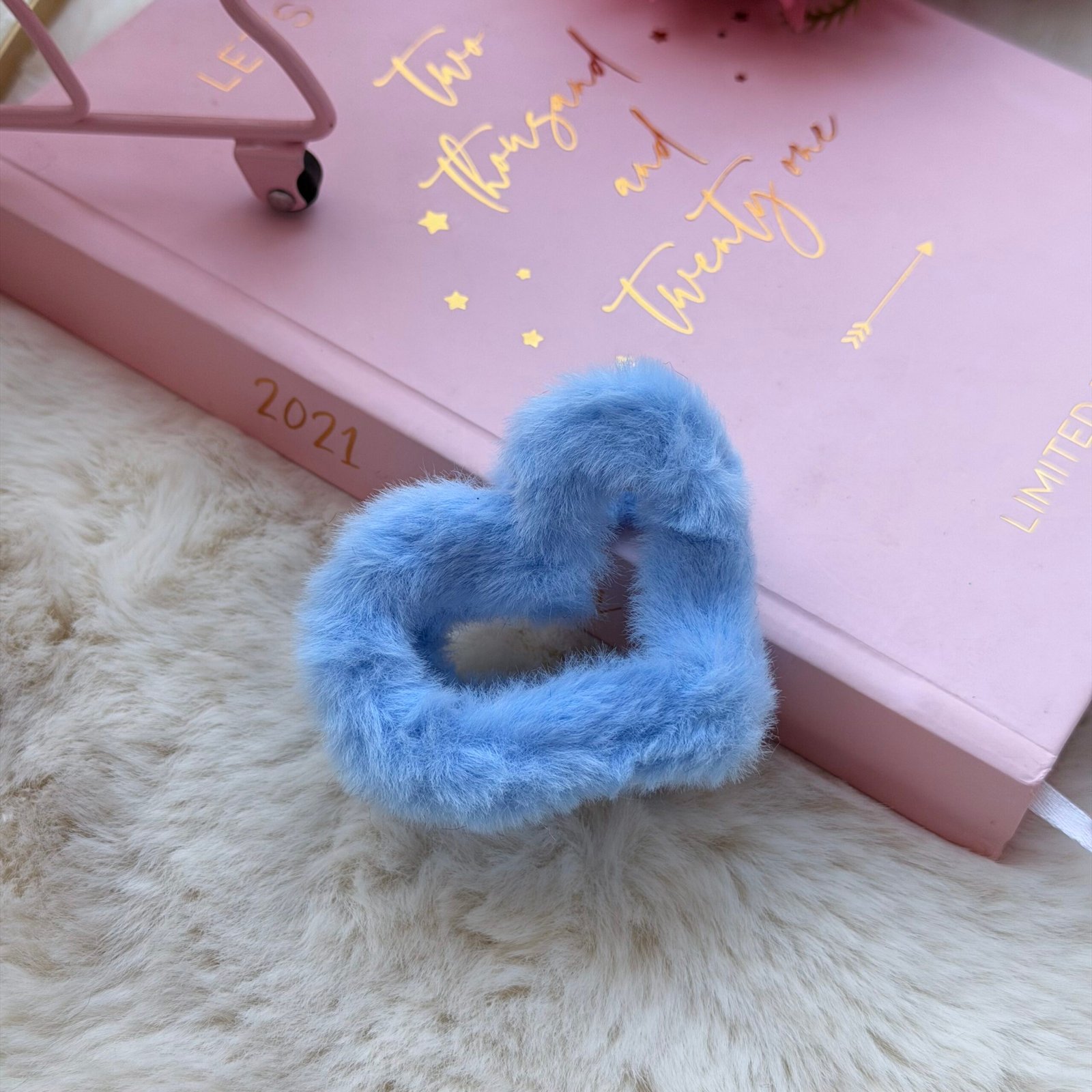 Fluffy Heart Claw Clutcher8 Fluffy Heart Claw Clutcher8