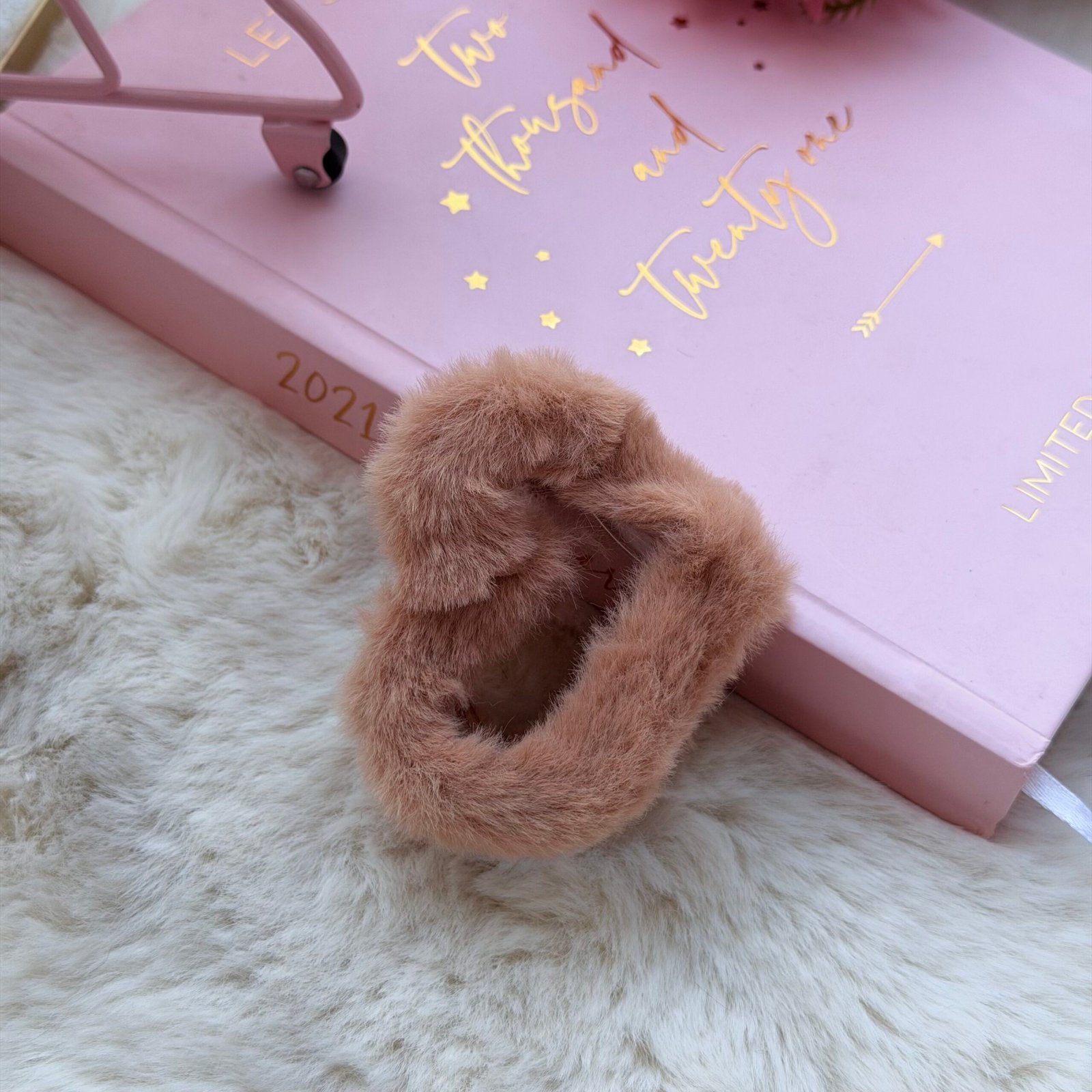 Fluffy Heart Claw Clutcher9 Fluffy Heart Claw Clutcher9