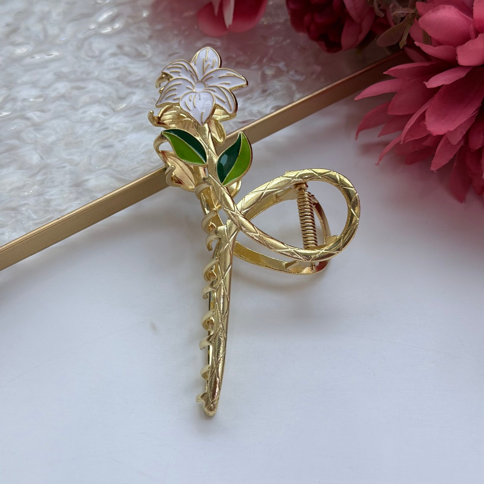 Ivory Garden Vine Clutcher